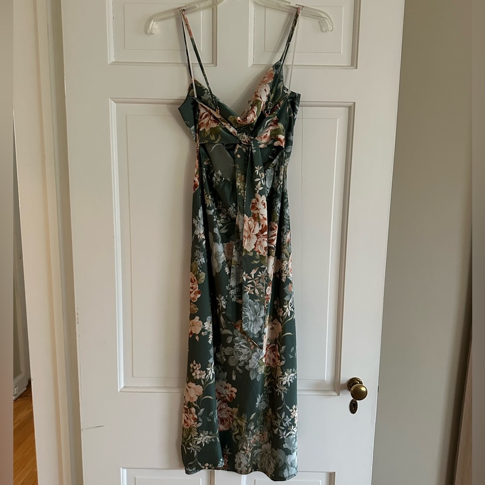 Petal & Pup Marea Midi Dress - Picture 5 of 10